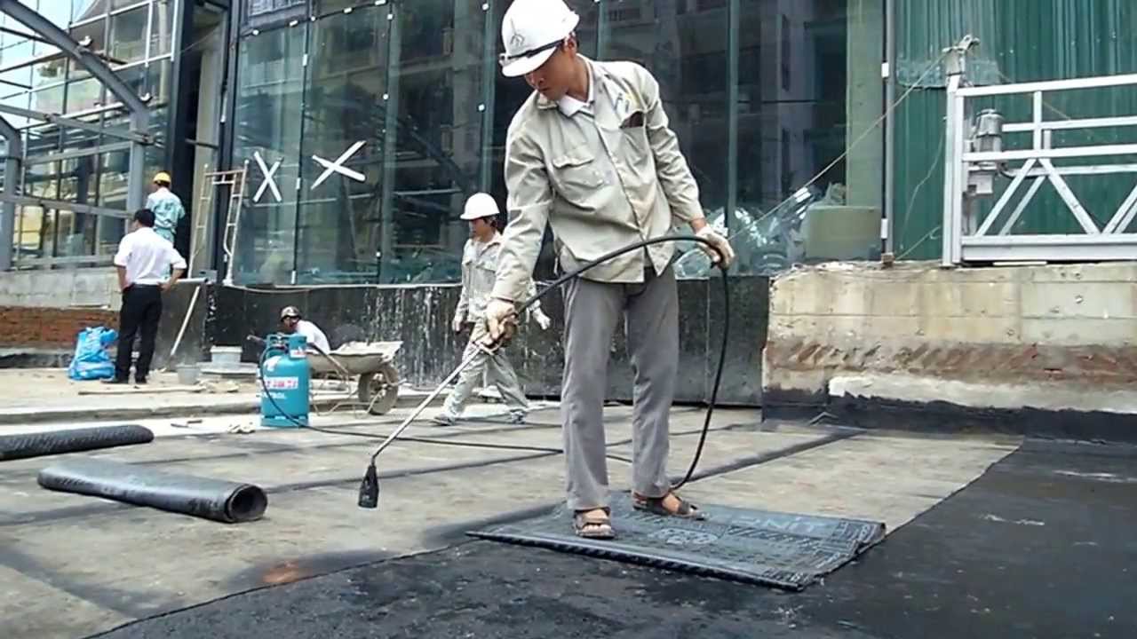 Dán màng chống thấm nhà xưởng